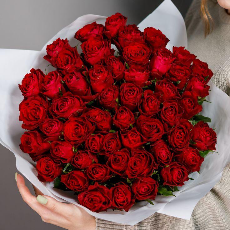 Corporate meeting room with carefully timed floral arrangements that maintain elegance throughout business hours